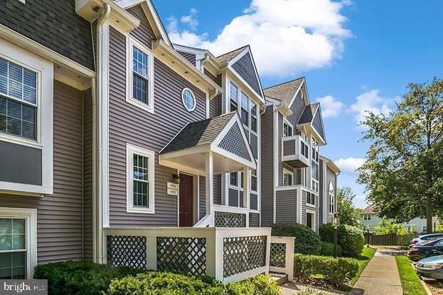12914 Grays Pointe Rd unit A, Fairfax, VA 22033 - photo 1