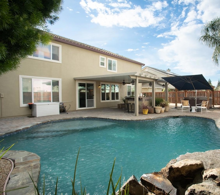 For Sale $899,800 • Co-Listing Agent