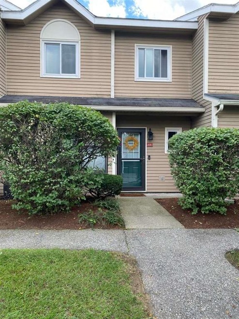 J18 Stonehedge Dr, South Burlington, VT 05403 - photo 1