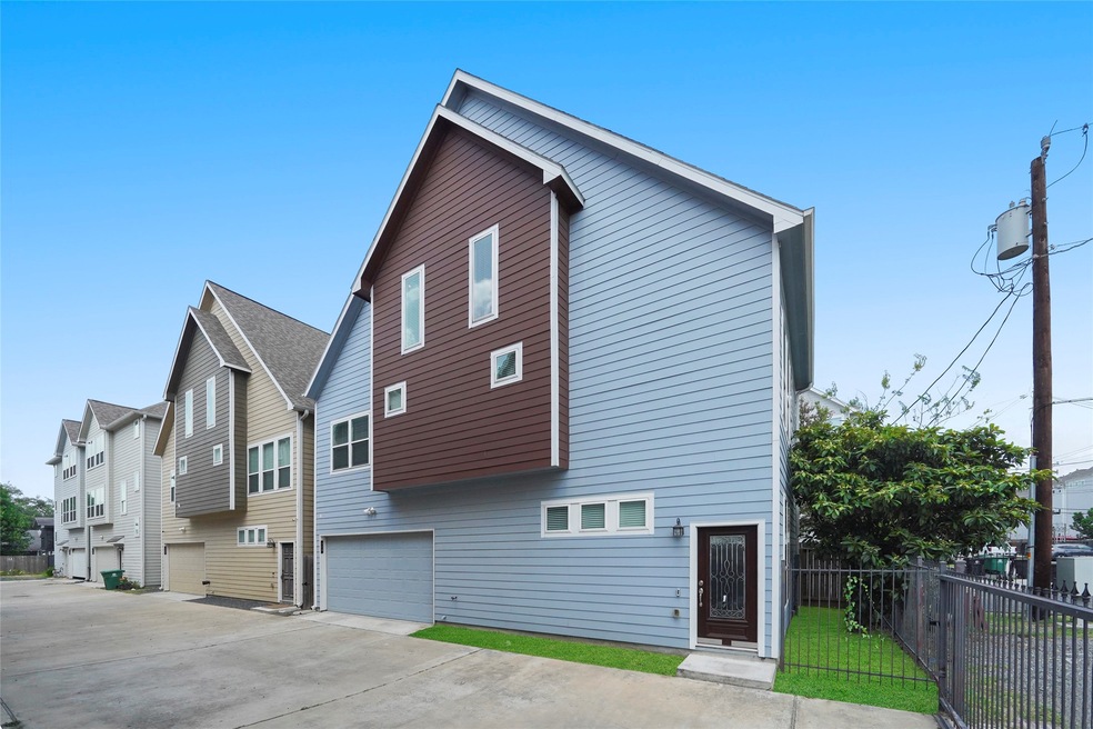 724 Link Rd, Houston, TX 77009 - photo 1