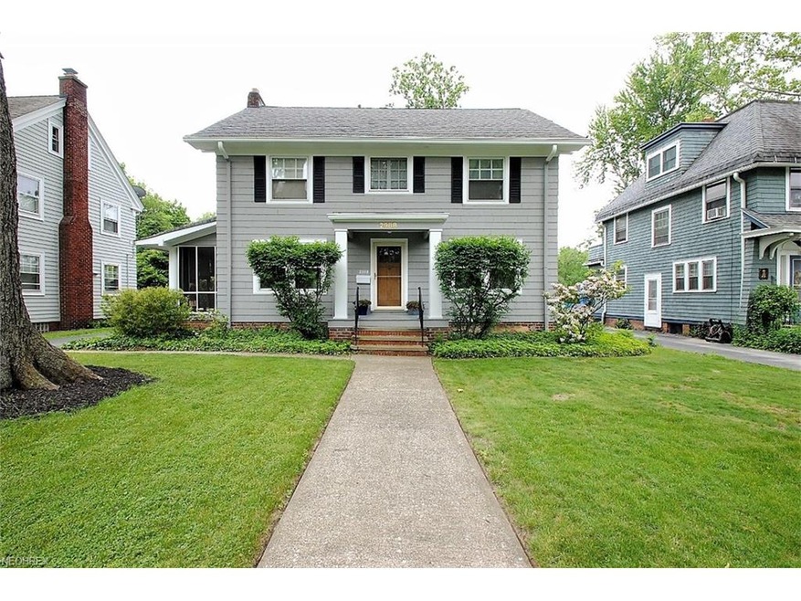 BEAUTIFULLY UPDATED 4 BEDROOM CENTER HALL COLONIAL