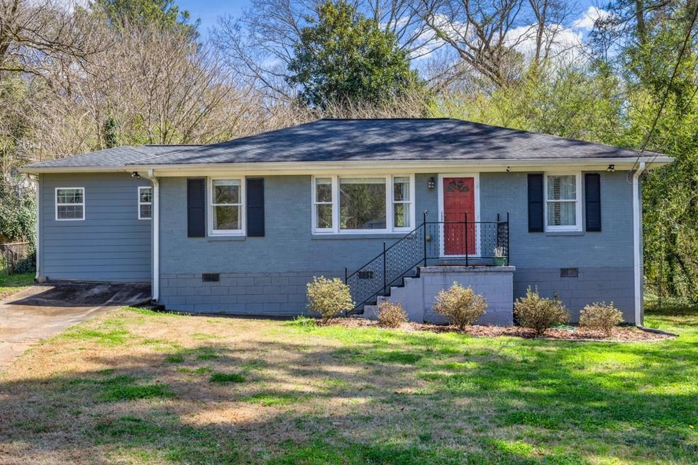 Single story home with a front yard