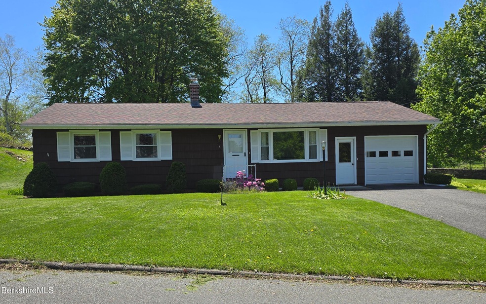 Quiet, Peaceful 3 bdrm, 1 ba, garage