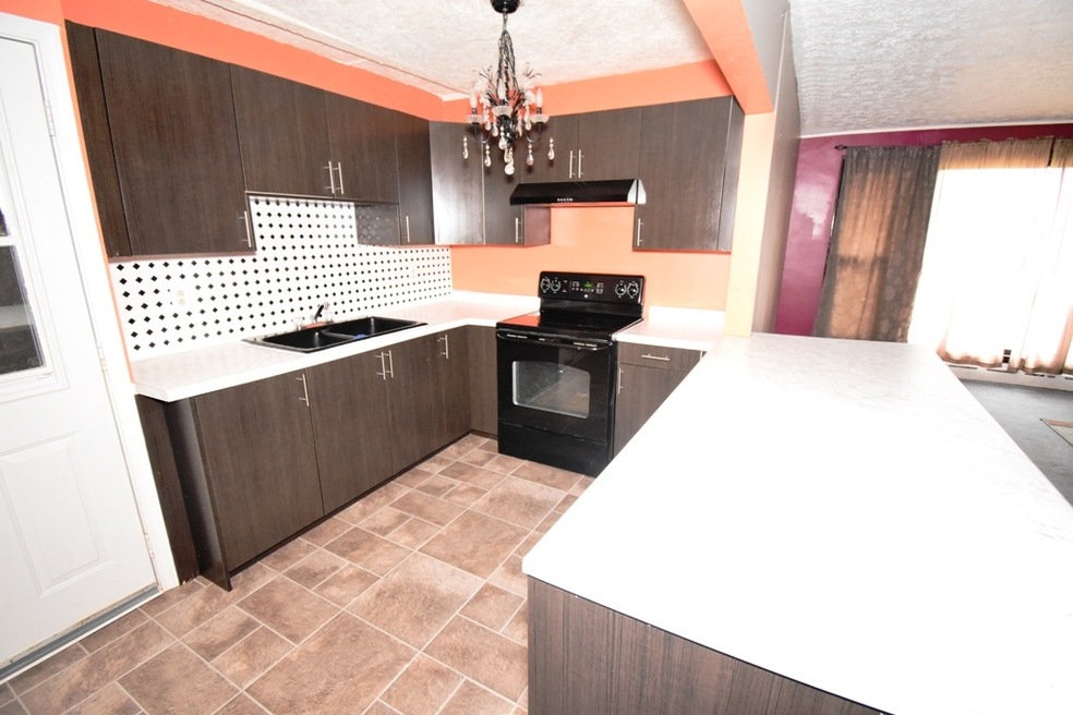 555 S Oneil St, Frankfort, IN 46041 - photo 1