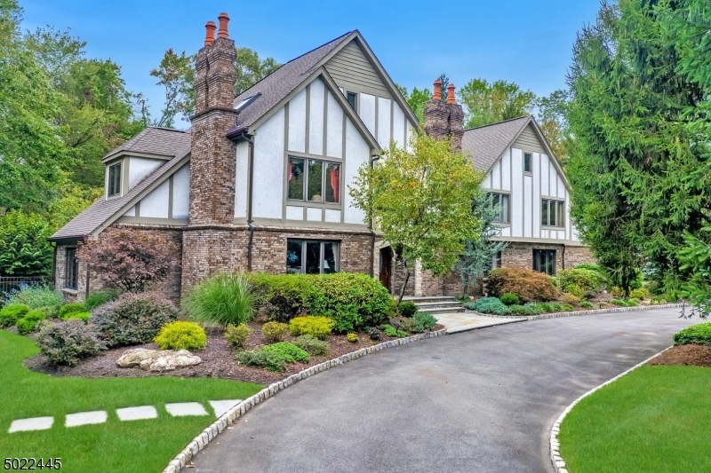 985 Huron Rd, Franklin Lakes, NJ 07417 - photo 1
