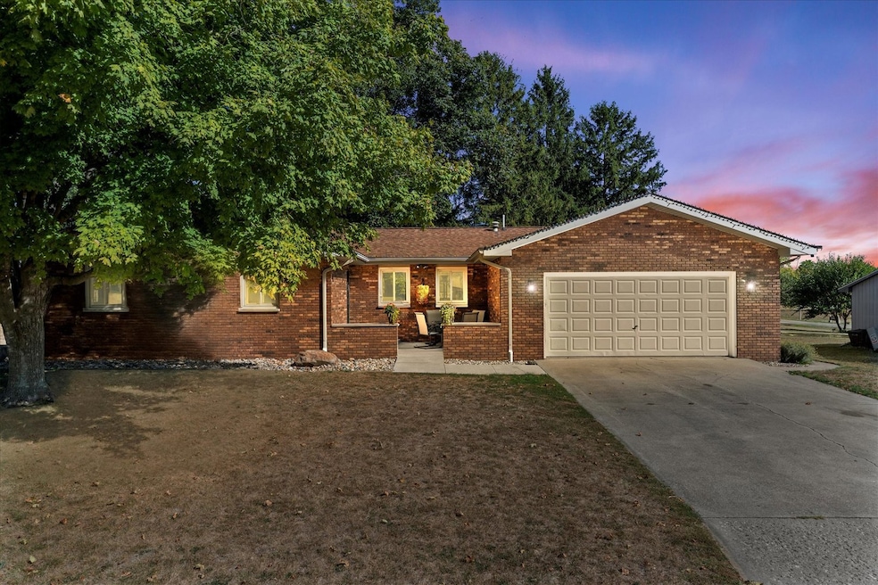 408 Weathering Dr, Mahomet, IL 61853 - photo 1