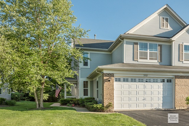 LOCATION, LOCATION, LOCATION. Nearly 1,949 SqFt, E