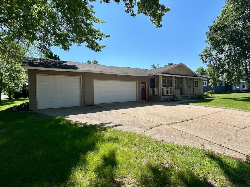 1006 10th St SW, Wadena, MN 56482 - photo 1