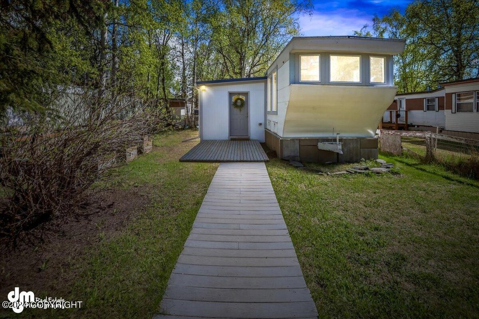 01-Front Exterior_IMG_6371 DTE