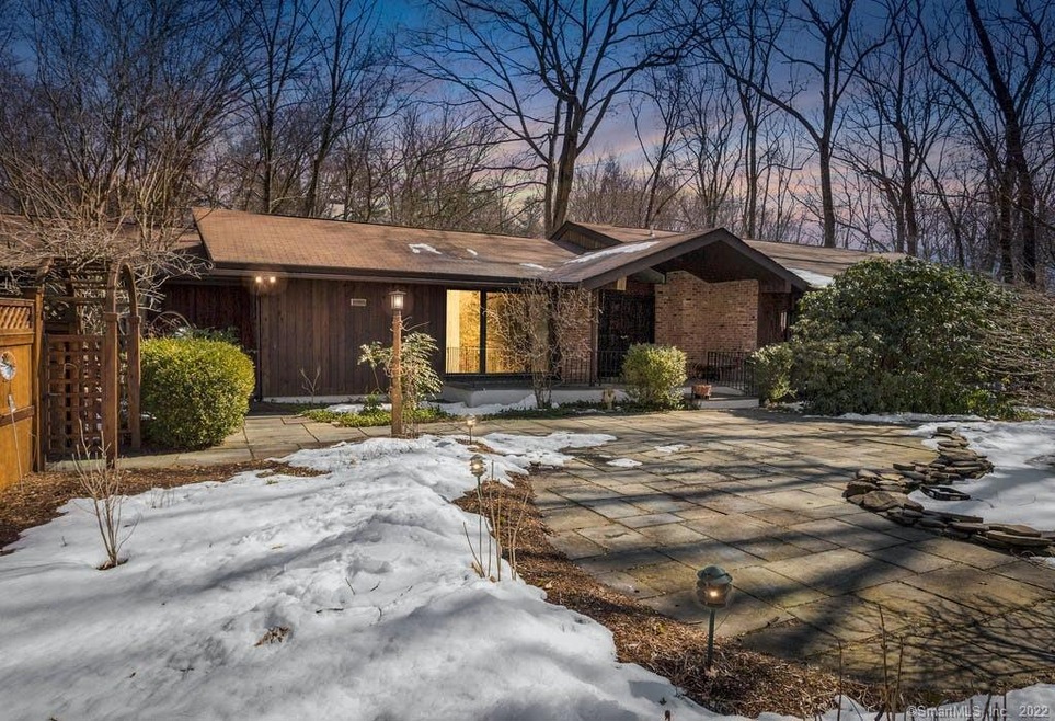 804 Riverbank Rd, Stamford, CT 06903 - photo 1