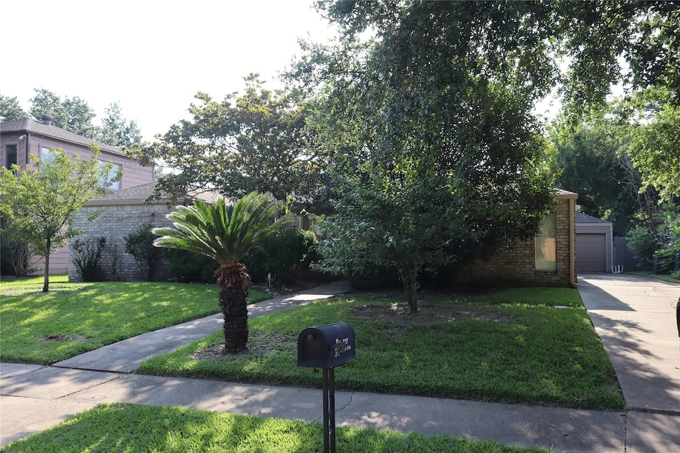 7307 Las Brisas Dr