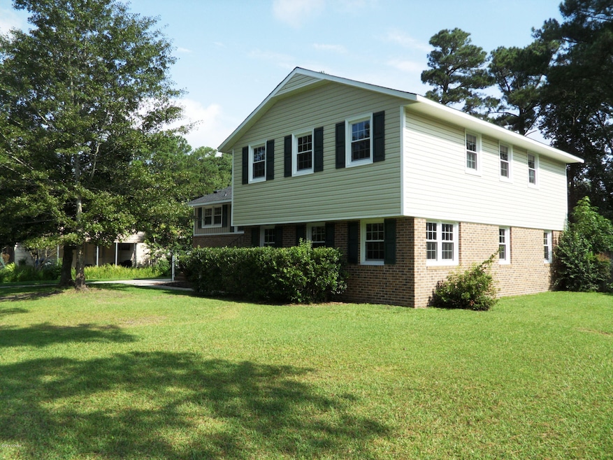 608 Shadowood Dr, Jacksonville, NC 28540 - photo 1