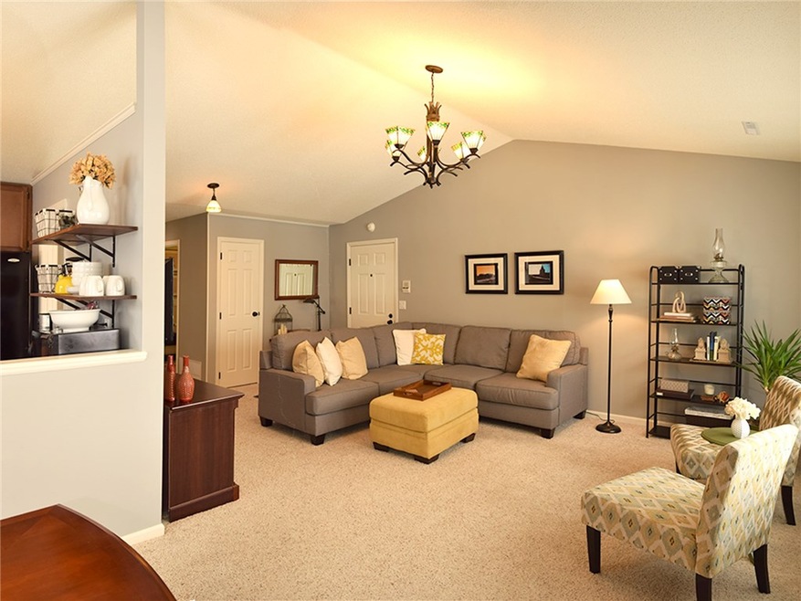 Modern. Classy. Open Floor Plan. Ready to Move in.