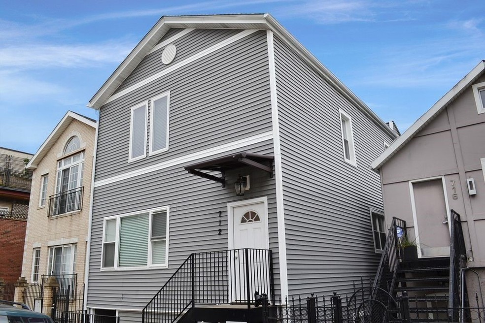 712 N Willard Ct unit 2, Chicago, IL 60642 - photo 1