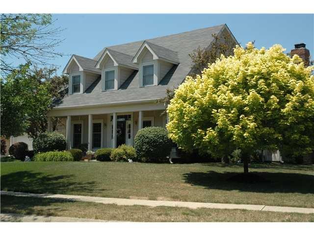 10371 Woods Edge Dr, Fishers, IN 46037 - photo 1