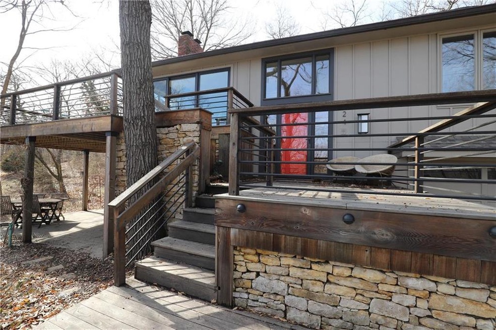 424 Navajo Ln W, Lake Quivira, KS 66217 - photo 1