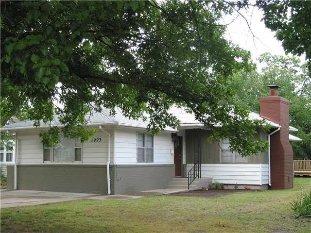 1923 N Bell Ave, Shawnee, OK 74804 - photo 1