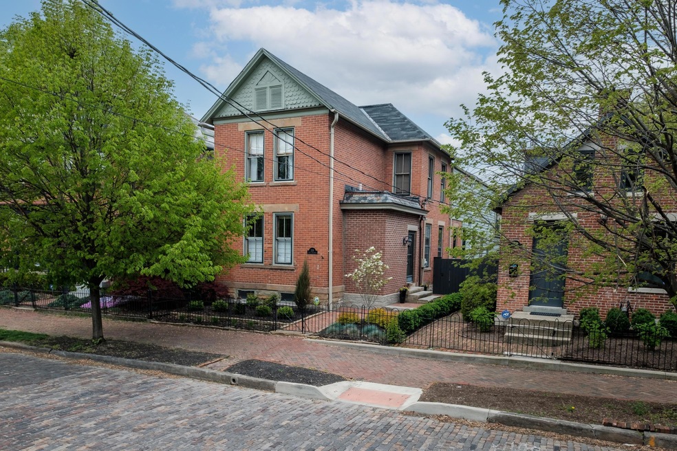 324 E Sycamore EXT-1