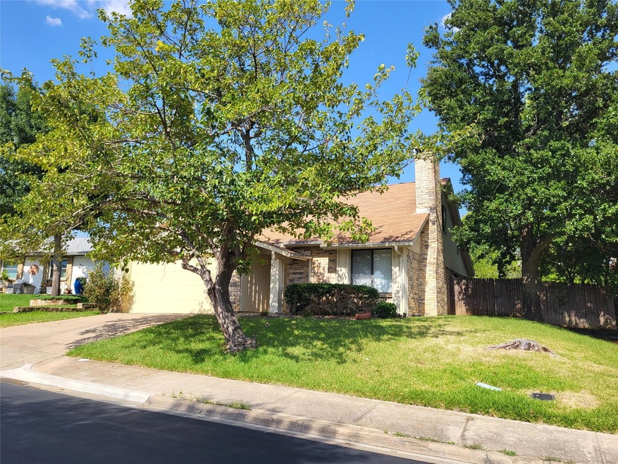 2136 Loma Verde Dr, Bedford, TX 76021 - photo 1