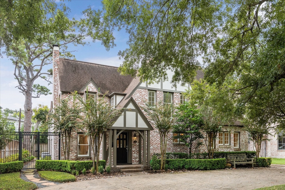 2117 Chilton Rd, Houston, TX 77019 - photo 1