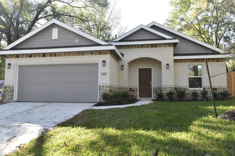 900 Old Madisonville Rd, Huntsville, TX 77320 - photo 1