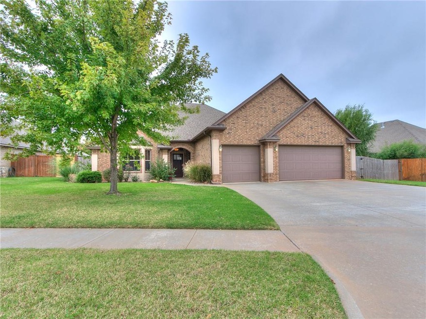 19513 Crest Ridge Dr, Edmond, OK 73012 - photo 1