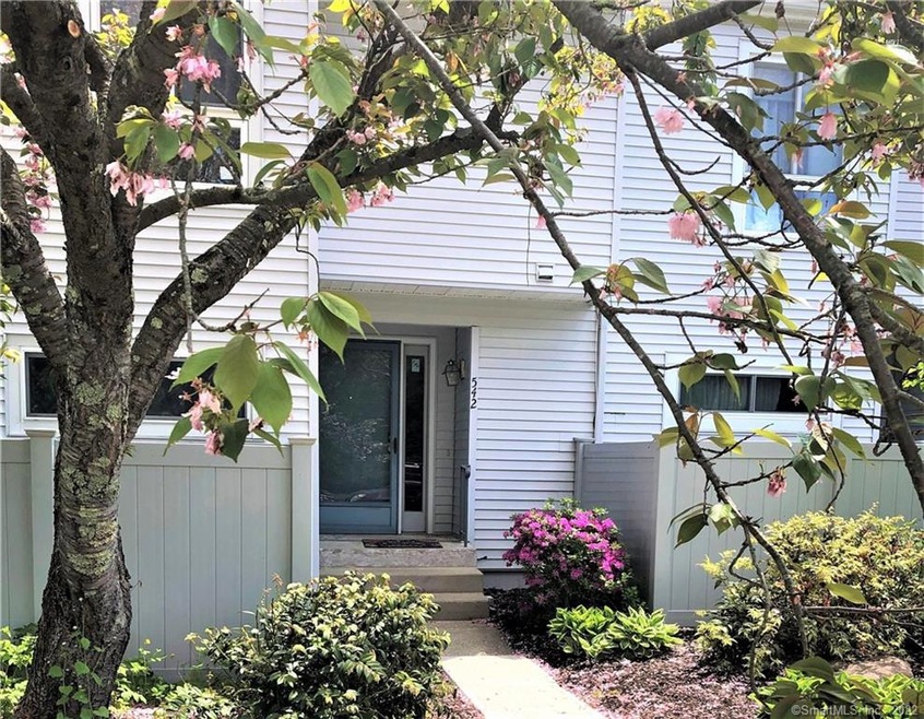 542 Oak Ave, Cheshire, CT 06410 - photo 1