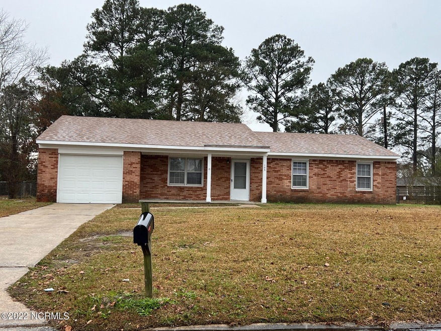 105 Royal Dr, Jacksonville, NC 28546 - photo 1