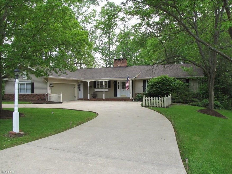 Amazing ranch with horse shoe drive, private dead end street an open floor plan. You wont miss nature at this home!