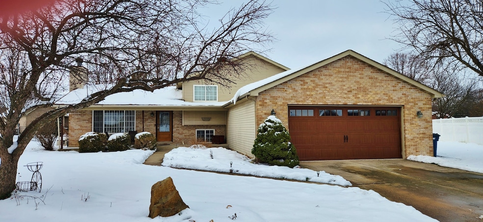 1445 Scott Cir, Morris, IL 60450 - photo 1