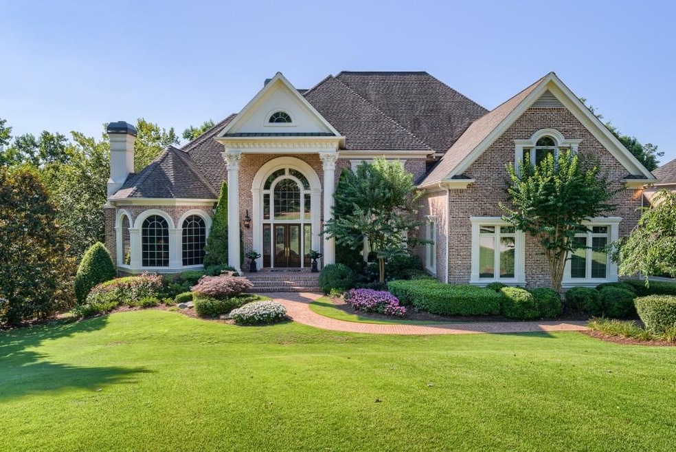 Stunning estate-size golf course property.