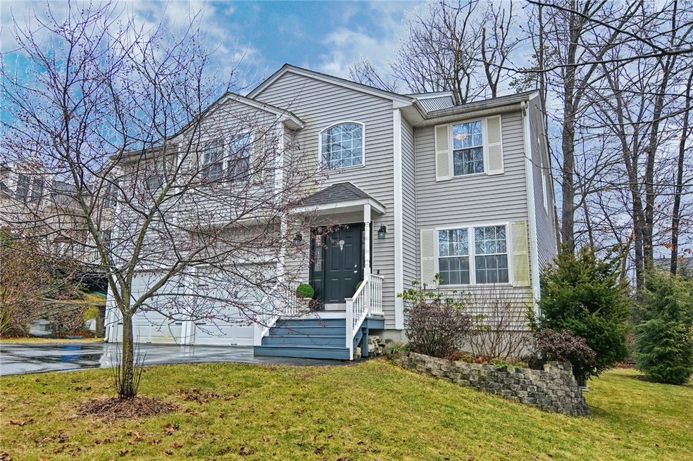10 Acorn St, Cumberland, RI 02864 - photo 1