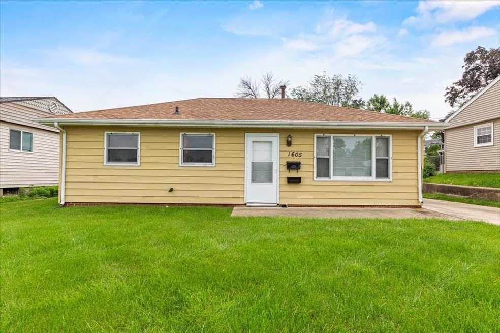 1605 12th Ave SW, Cedar Rapids, IA 52404 - photo 1