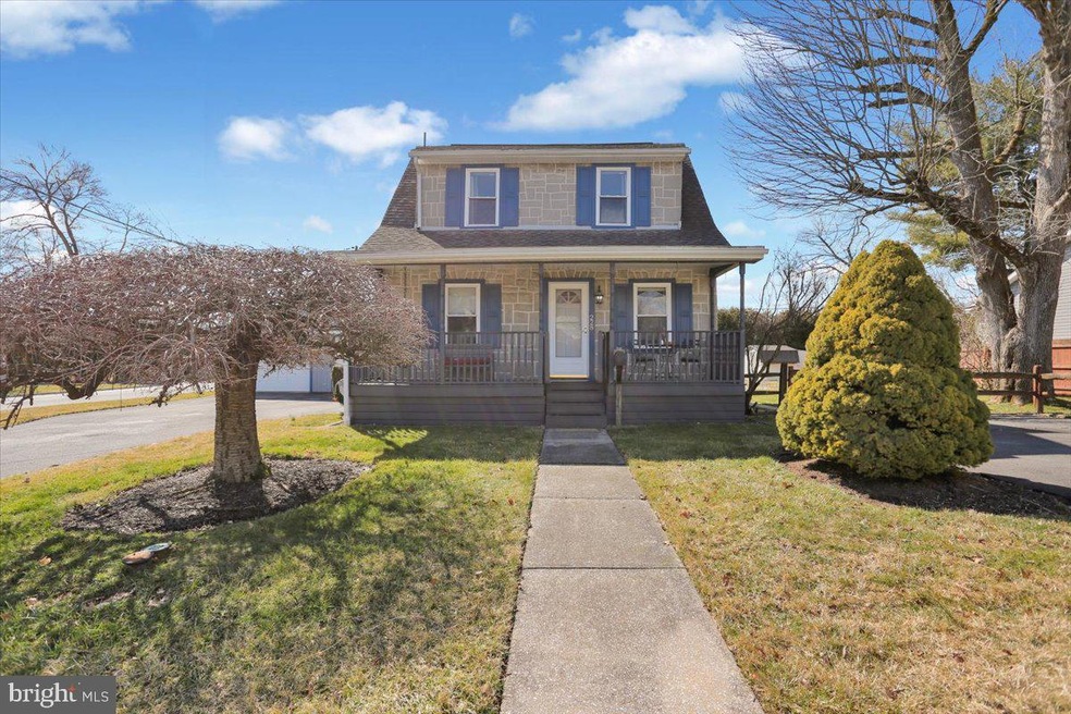 228 Montgomery Ave, Reading, PA 19606 - photo 1