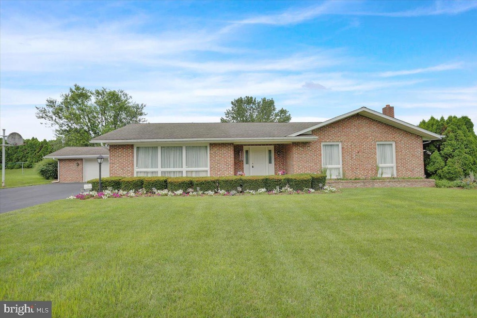 354 Allendale Rd, Shoemakersville, PA 19555 - photo 1