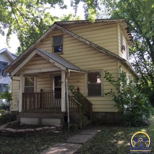 2216 SW Fillmore St, Topeka, KS 66611 - photo 1