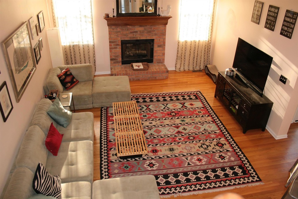 Great for entertaining w/fireplace