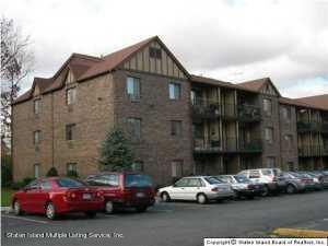 40 Donna Ct unit 4, Staten Island, NY 10314 - photo 1
