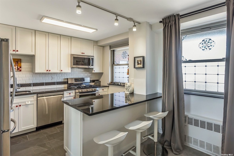 Lakeside Towers unit 11T, Bayside, NY 11361 - photo 1