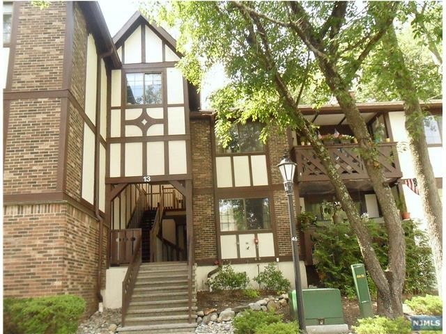 1303 Faulkner Ct, Mahwah, NJ 07430 - photo 1