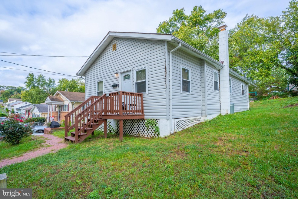 911 Elfin Ave, Capitol Heights, MD 20743 - photo 1