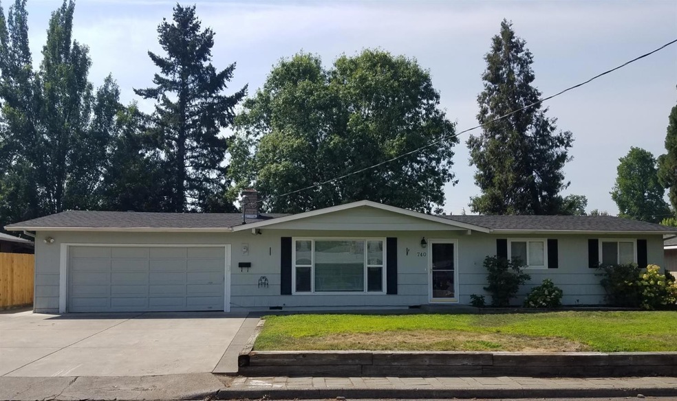 740 S 5th St, Central Point, OR 97502 - photo 1