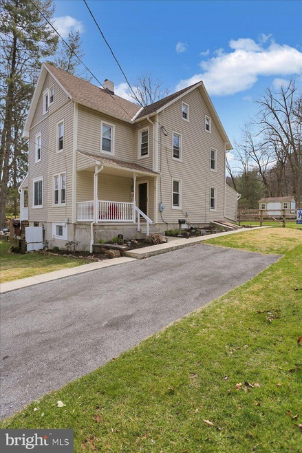 32 W Fairview St, Mohnton, PA 19540 - photo 1