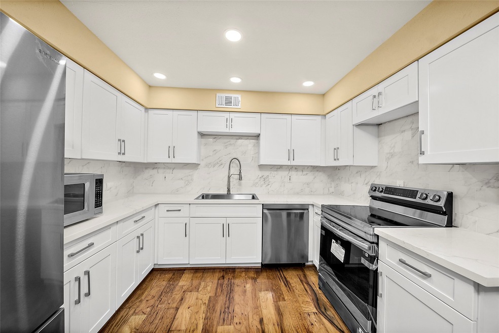 10325 Briar Forest Dr unit 210, Houston, TX 77042 - photo 1