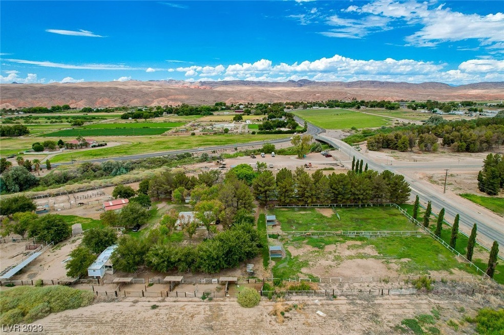 +10 Acres of Equestrian Paradise!