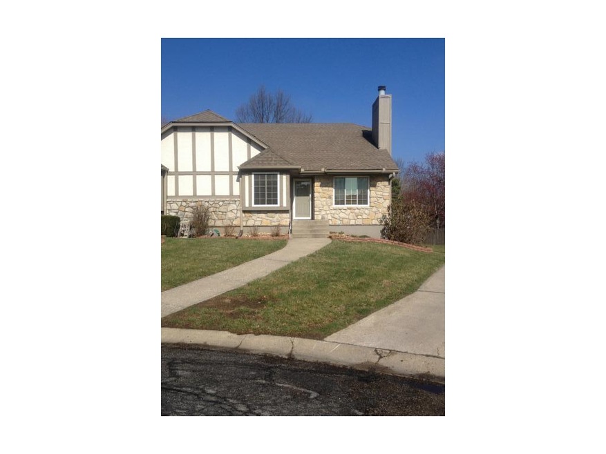 1313 NW Porter Cir, Blue Springs, MO 64015 - photo 1