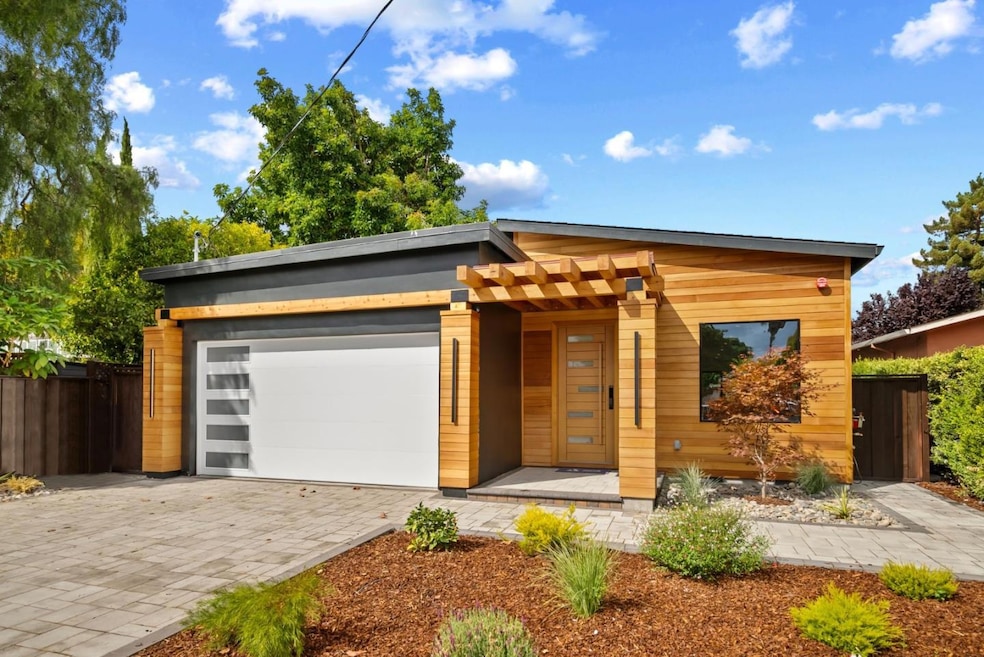 Sold $2,850,000 • Co-Listing Agent