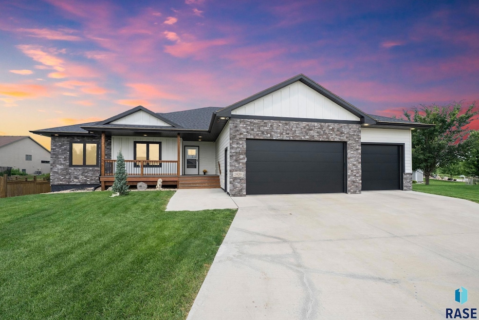 2820 E Daybreak Cir, Brandon, SD 57005 - photo 1