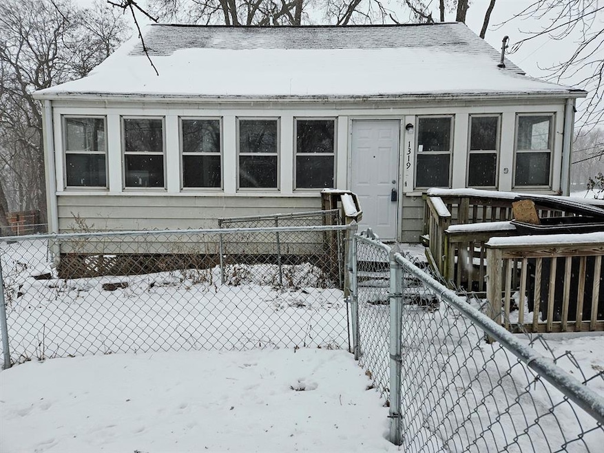 1319 E 37th St, Des Moines, IA 50317 - photo 1