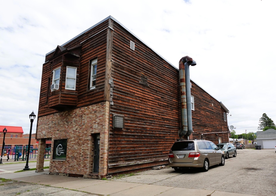 Exterior 3